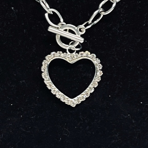2/$10 Gorgeous silver Heart toggle chain necklace - Picture 2 of 6
